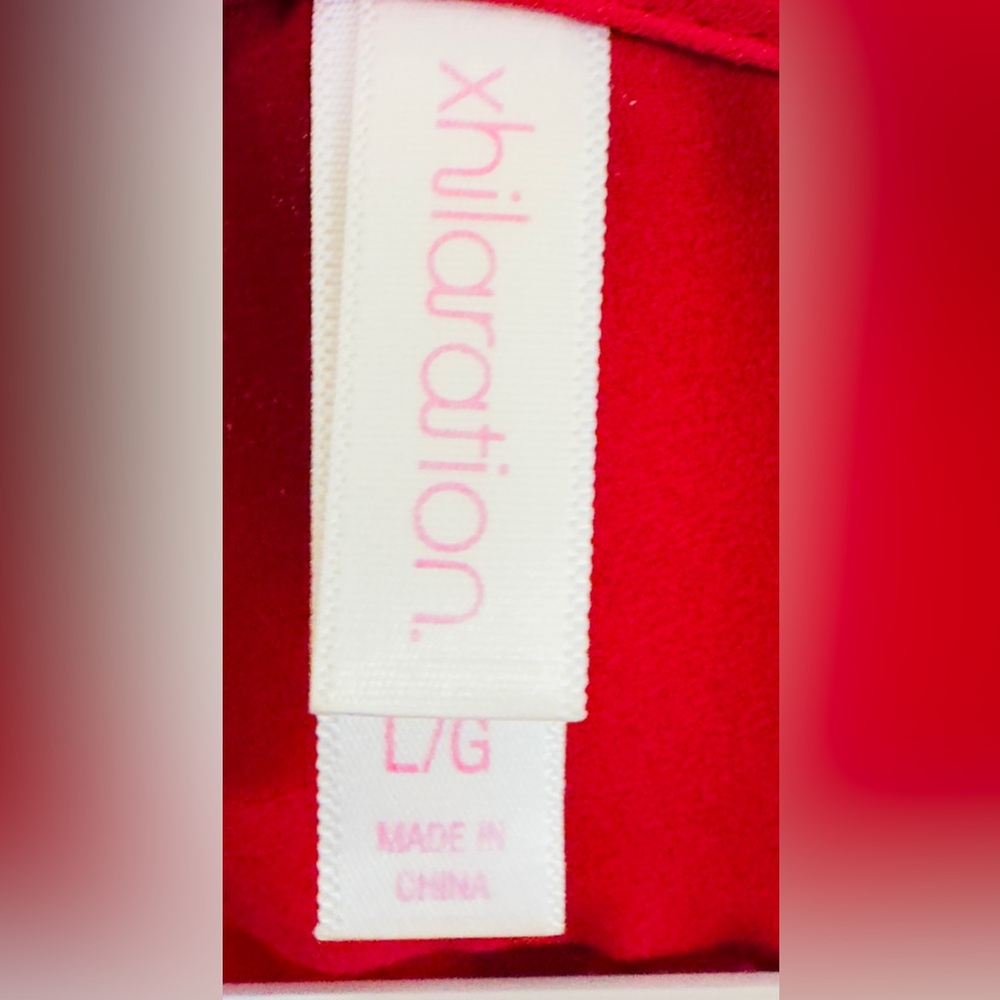 Xhilaration 100% Polyester Red w/ Beautiful Print Woman’s Large Long Sleeve‎ Top - Picture 2 of 6